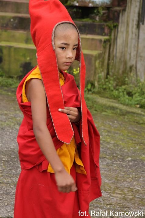 bhutan_wycieczka_indywidualna_glob_net_smutny_mnich Bhutan Wycieczka