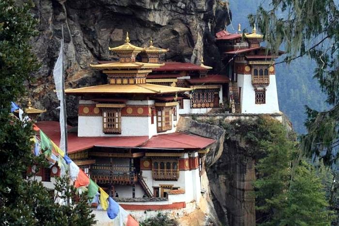 bhutan_wycieczki_klasztor Wyprawa: Chiny, Tybet, Nepal, Bhutan, Indie