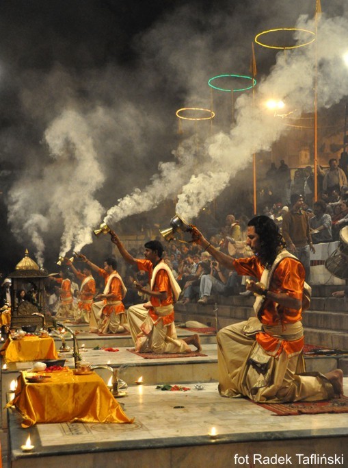 indie Waranasi Ganges wieczorne uroczystosci indie Waranasi Ganges wieczorne uroczystosci