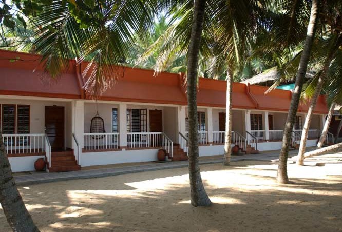 ajurweda_indie_kerala_beach_and_lake_resort_domki