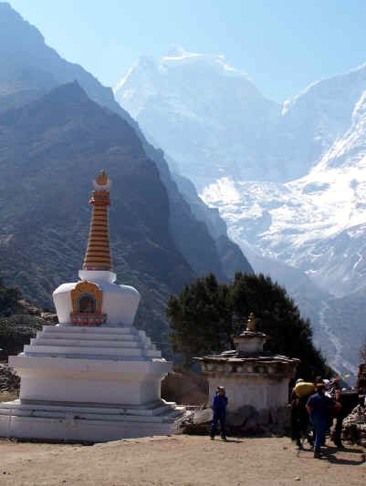 Syangboche_trekking_mt_everest_stupa_buddyjska Nepal