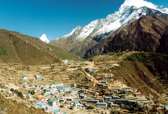 mt_everest_trekking_Namche_Bazaar_widok_na_wioske Nepal