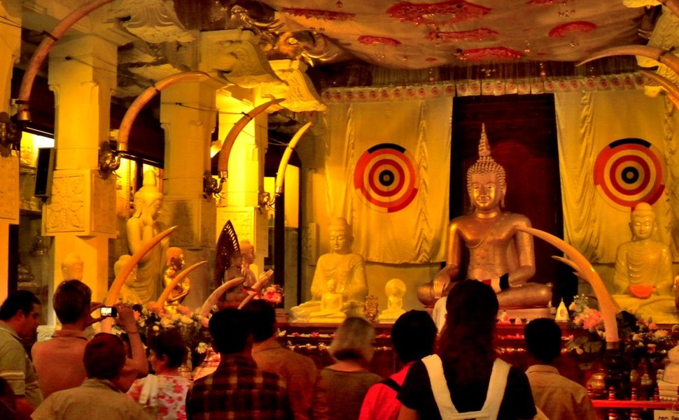 Stupa buddyjska z relikwią zemba Buddy na Sri Lanka