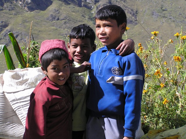 treking_himalaje_nanda_devi_dzieci.JPG Nepal